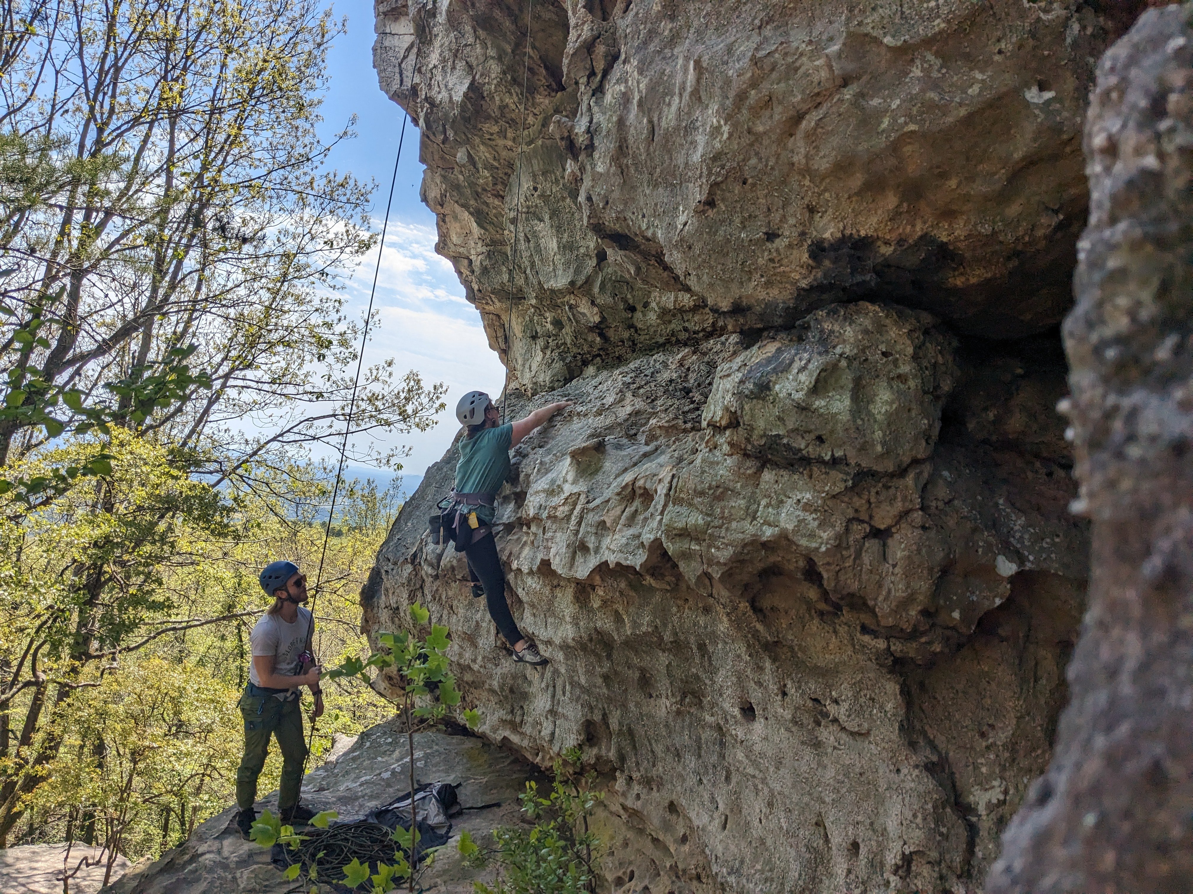 2_people_climbing_left